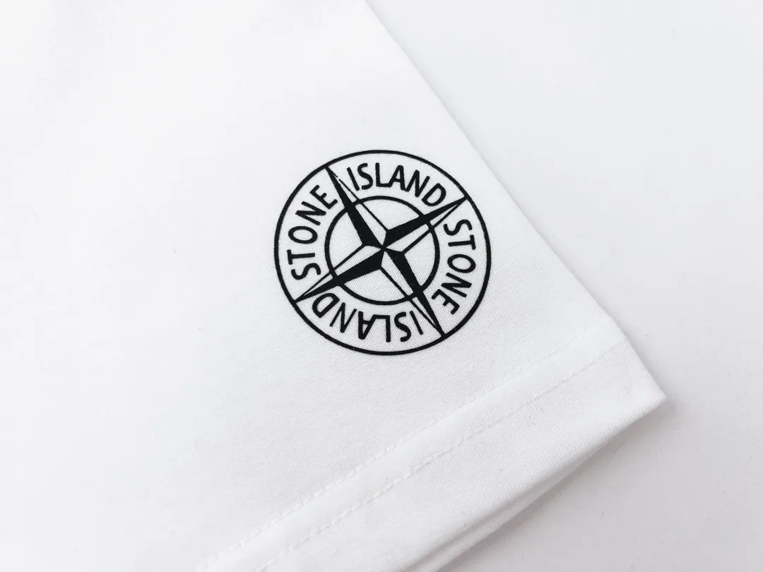 W618#P110💰 [Stone lsland/Stone Island summer new cuff compass printed pattern short-sleeved T-shirt] ⚠️[Original creation, high control of details] Made of 260g combed cotton 32-count double yarn, soft and comfortable to the touch, sweat-absorbent and breathable. -Simple basic and versatile style, original quality, the first choice for couples. -Made in a large factory, four needles and five threads on the shoulder, neatly arranged, high quality workmanship. -Same style for men and women. Very versatile, one piece for everyone, details are clearly visible. Color: Black White Size: M L